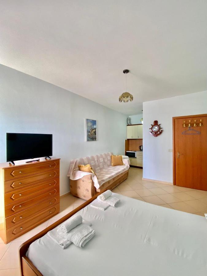 Caramel Sun Studios Apts Саранде Екстериор снимка